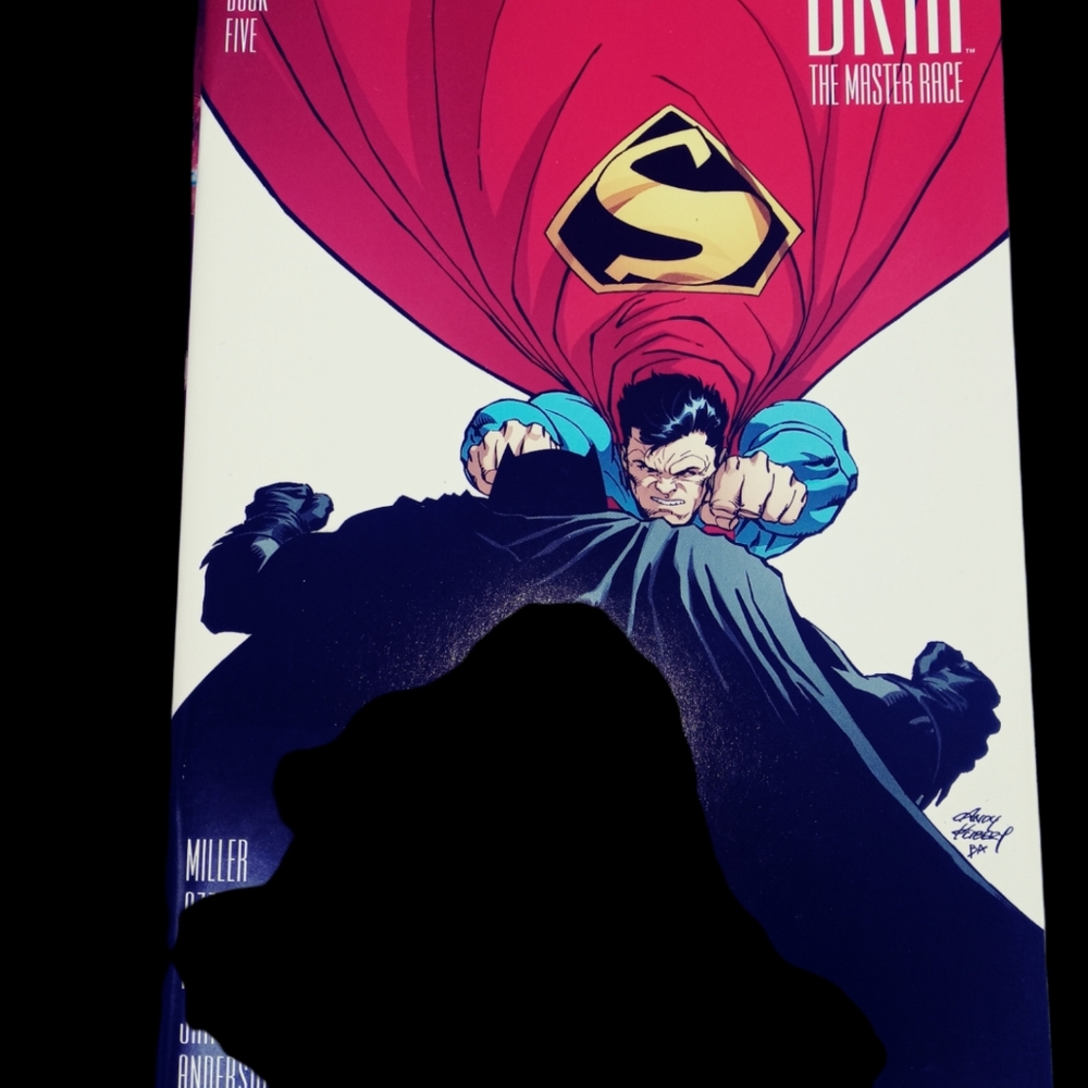 4 Comic Books - Picture 6 of 6
